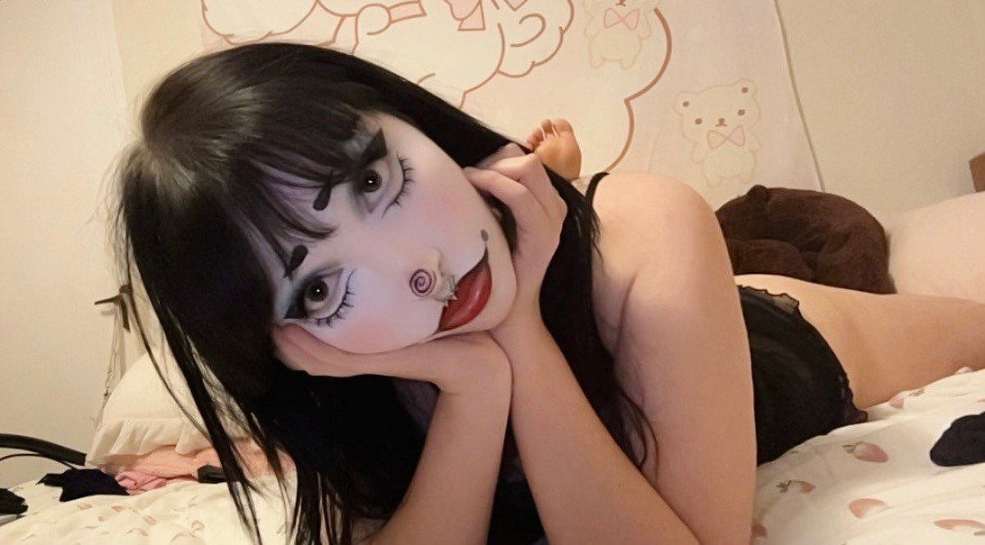 DollyEmma_'s tweet photo. miren me hice bien lindo mi maquillaje :3 #subtwt #anitwt https://t.co/to8QLwMjTs