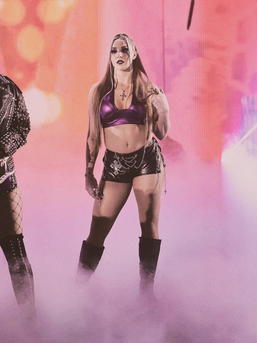 FatalReigning's tweet photo. last year look for halloween havoc. 🎃 https://t.co/k0pVyJTW6G