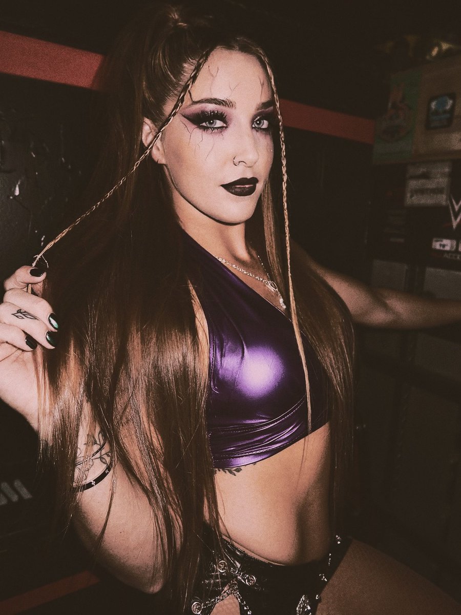 FatalReigning's tweet photo. last year look for halloween havoc. 🎃 https://t.co/k0pVyJTW6G