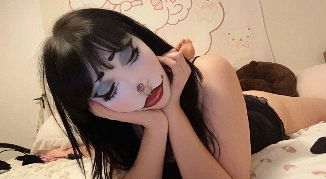 DollyEmma_'s tweet photo. miren me hice bien lindo mi maquillaje :3 #subtwt #anitwt https://t.co/to8QLwMjTs