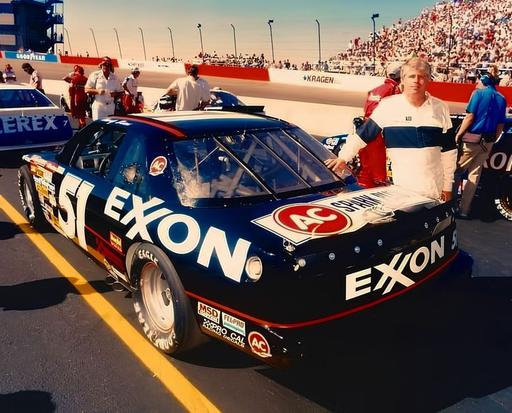 BaguetteDesigns's tweet photo. Noticed something:

The 51 in Days of Thunder spins at Darlington, but the number changes directions between shots. The only time the front-facing 51 makes an appearance is at Darlington (though both do, so one must have broke)

Both versions were entered in races, funny enough https://t.co/mLTpCsyCpV