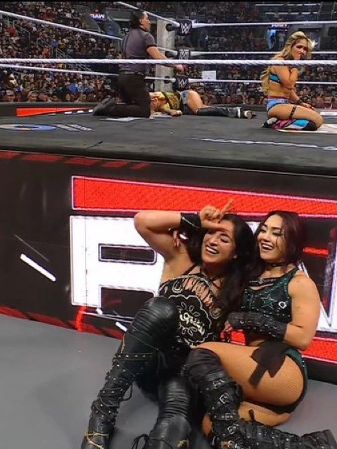 DaRoxCollective's tweet photo. WINNER mentality. #MondayNightRox #WWEStLouis #WWERaw @roxanne_wwe https://t.co/op9N2yDzLc