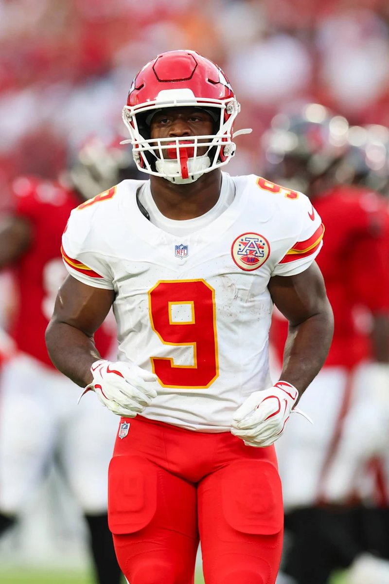 SeaGoat03's tweet photo. Two huge Seahawks mistakes . I don’t want to see any former Seahawks going to Chiefs again  😭 https://t.co/BbuYOlLf11