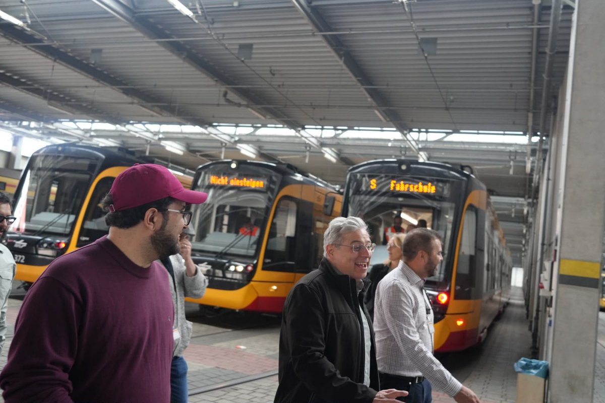 SoyNaucalpan's tweet photo. Una comitiva de nuestro municipio estuvo en #InnoTrans 2026, la feria internacional del transporte ferroviario en Berlín, donde se presentó el proyecto del Tren Ligero Río Hondo-Buenavista y se exploran opciones de tecnología, cooperación técnica y cofinanciamiento para un sistema que busca conectar a las familias que se trasladan entre #Naucalpan y la #CDMX
https://t.co/FZCqvcijJZ