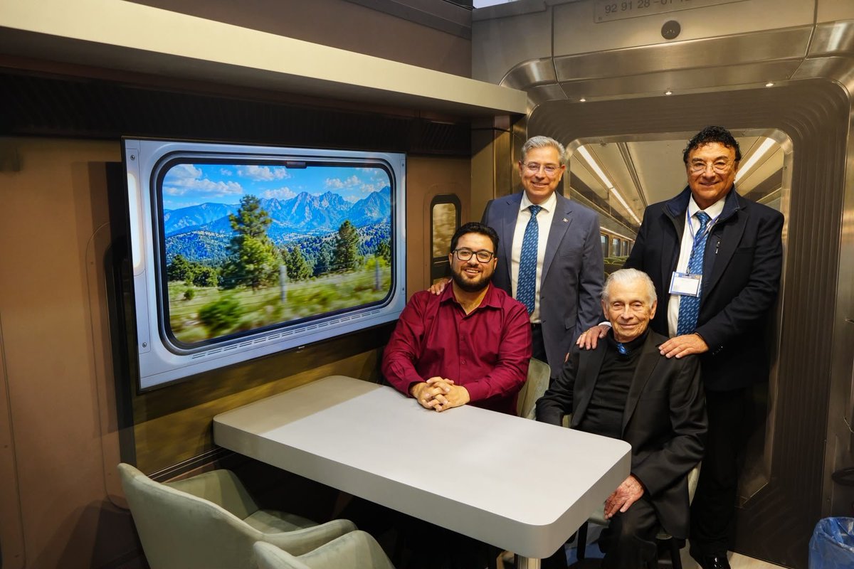 SoyNaucalpan's tweet photo. Una comitiva de nuestro municipio estuvo en #InnoTrans 2026, la feria internacional del transporte ferroviario en Berlín, donde se presentó el proyecto del Tren Ligero Río Hondo-Buenavista y se exploran opciones de tecnología, cooperación técnica y cofinanciamiento para un sistema que busca conectar a las familias que se trasladan entre #Naucalpan y la #CDMX
https://t.co/FZCqvcijJZ