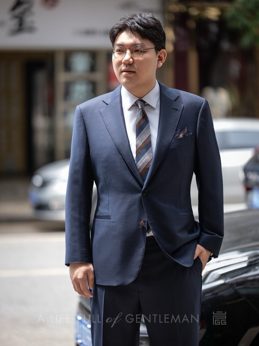 cQefwcAD3AQLYdD's tweet photo. [Shinwi Ambassador Zhang made a warm appearance at the event, drawing lots of attention.] https://t.co/zF6pFdCLqf