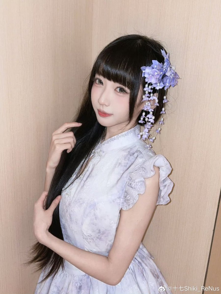 tsh_archive's tweet photo. ♡ graduate ♡
➪ 261006 • shiki weibo update

我就这样今天才能想起P昨天的照片（。）

#LISHIQI #李诗绮 #十七 #ReNus https://t.co/lrpa6g48Uy