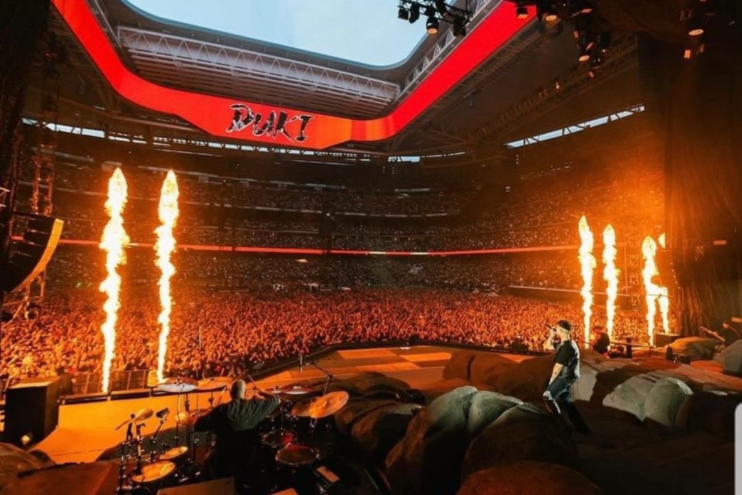 backstageonair's tweet photo. 🏟️ DE LAS PLAZAS A RIVER: LA HISTORIA DE #DUKI QUE LLEGA A #NETFLIX https://t.co/5A6zSoaDLf