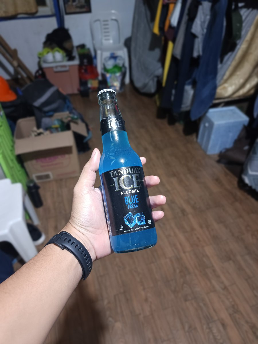 punchytop's tweet photo. Instead of poppers, i prefer this one. 🙃 https://t.co/3I79mlJO6V