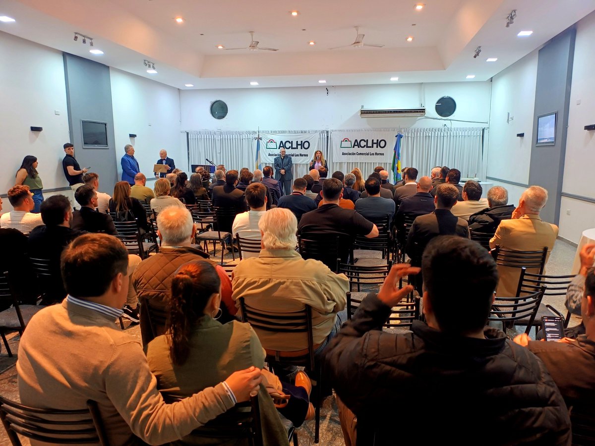 joserarteaga's tweet photo. ¡Feliz 65° aniversario! 🎂

Saludamos a la gran familia de ACLHO en su día y reconocemos su tarea por el fortalecimiento de la actividad comercial de #LosHornos.

✨ Son 65 años de compromiso junto a la comunidad y a quienes, día a día, sostienen el trabajo y el entramado productivo de la localidad.