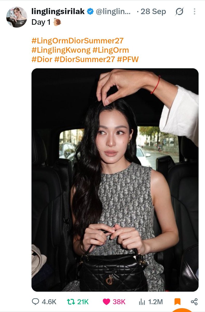 TrendLingTH's tweet photo. โซเฬิ่ฎชชชช✨ Finally, 1M Views! 🥹✨
ในที่สุด 2 โพสต์บน X ของคุณ BA "Lingling Kwong" อิน แพรีส ก็แตะ 1M Views แล้วค่ะ 🎉
ความพยายามของพวกเราทุกคนเห็นผลแล้วจริงๆ 💖 

#LinglingKwong @linglingsirilak
#Dior @Dior #DiorSummer27 
#LingOrmDiorSummer27 #PFW https://t.co/OKIYN2BZvD