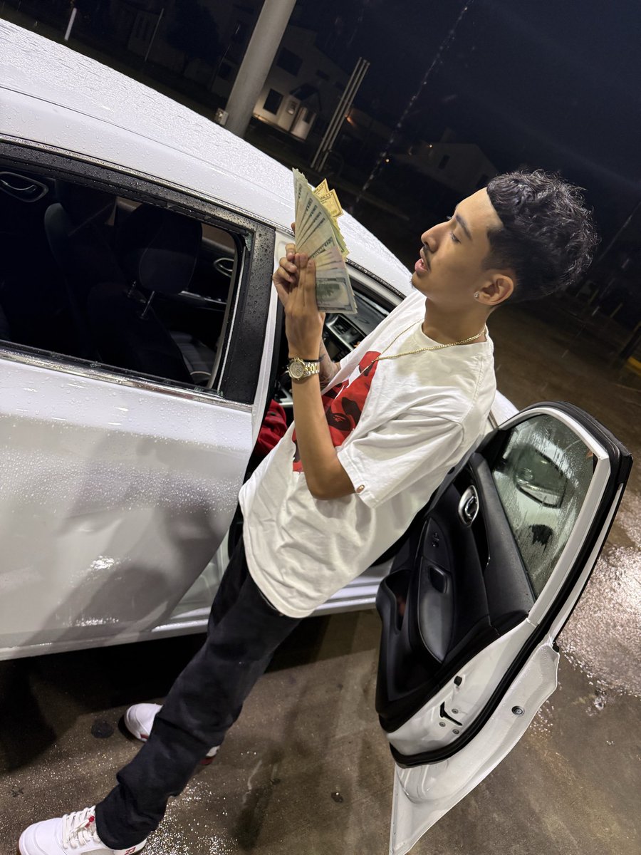 user44k_'s tweet photo. supaaflyyy💸 https://t.co/CZ8biLbOcj