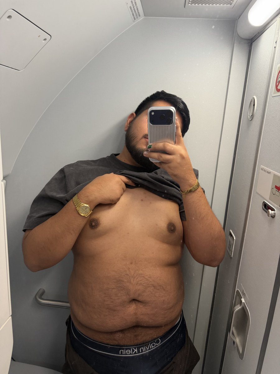 coupleofbears's tweet photo. Does flying make anyone else horny? 
#gaybear #gaycub #thebearfeed #gaytwitter #latino #acoupleofbears #gayx https://t.co/PQmtioMTsN