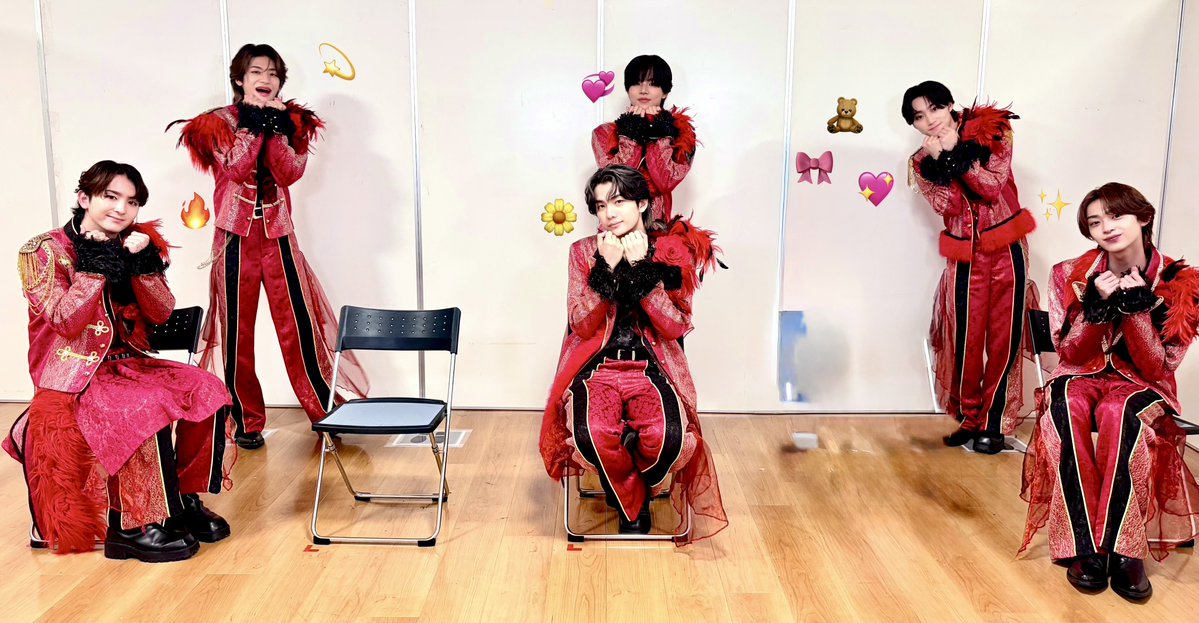 like_aladdin's tweet photo. 9/26富士見のグルショポーズ、「全ては愛した自己責任✨」ポーズだったことに今さら気づいたおたく https://t.co/Ztk4i24yWz
