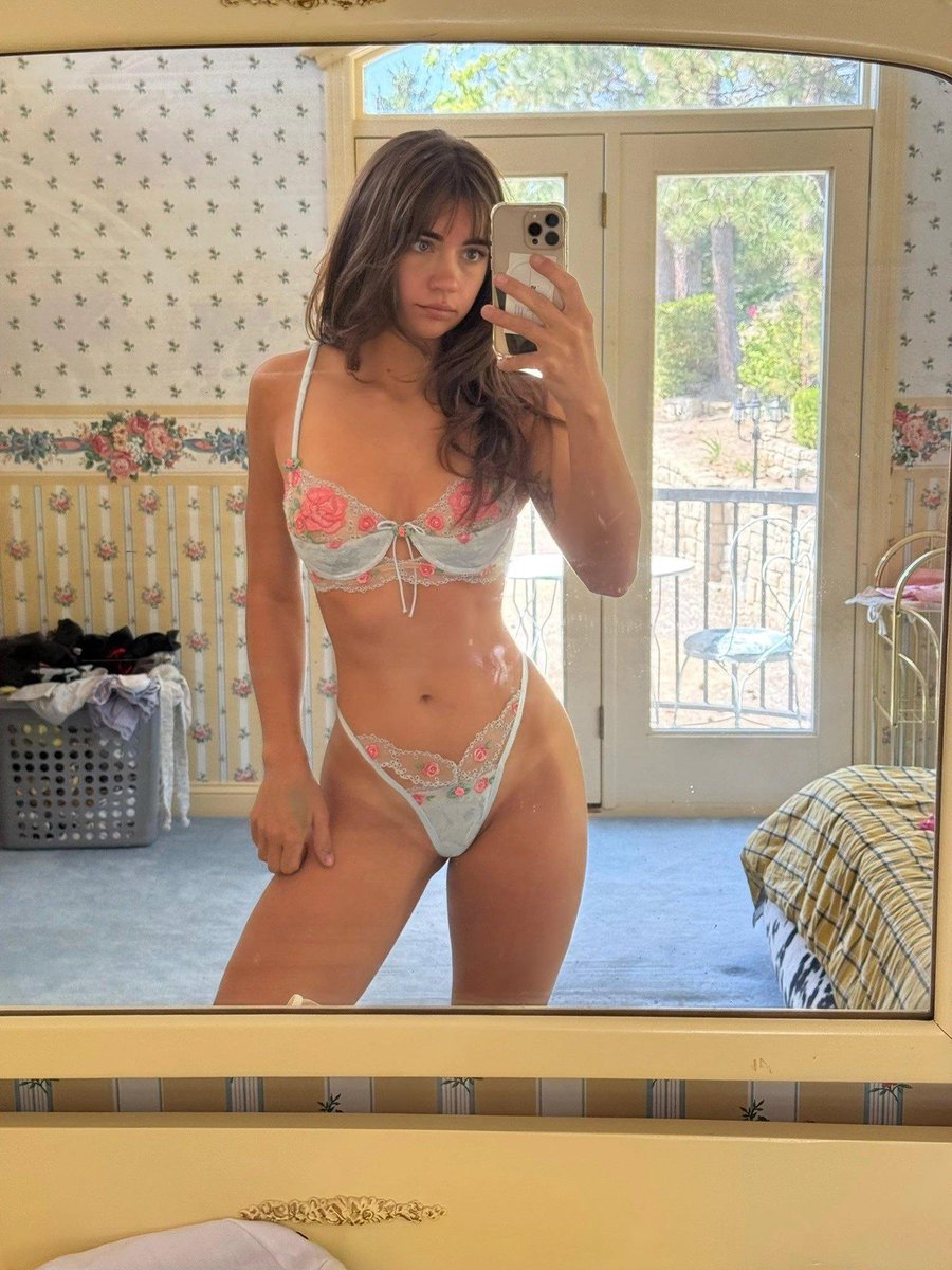 beamie's tweet photo. some of Lujan's best pics imo 🤭 stare and stroke like the pervs you are!! https://t.co/ooH1KPccbd