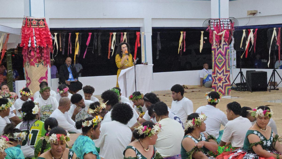 MafaldaDuarte's tweet photo. Fakafetai lasi, #Tuvalu, for the generous welcome.

Here, a decade ago, @theGCF finance helped create new land, safer coasts and stronger communities.

In the #Pacific, the impacts of climate change are alive. And so is action.

Honoured to speak about this at #PreCOP31
 🇹🇻🌊 https://t.co/H2LbYTG97w