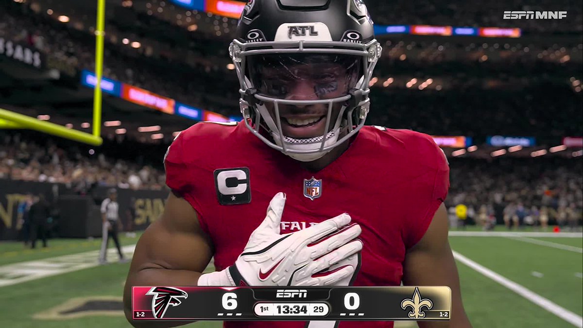 A monster first half from Bijan Robinson:

🔥 12 carries
🔥 103 yards
🔥 2 TDs 
 [📷](https://pbs.twimg.com/media/HT6XgObaIAAKQpl.jpg) https://pbs.twimg.com/med