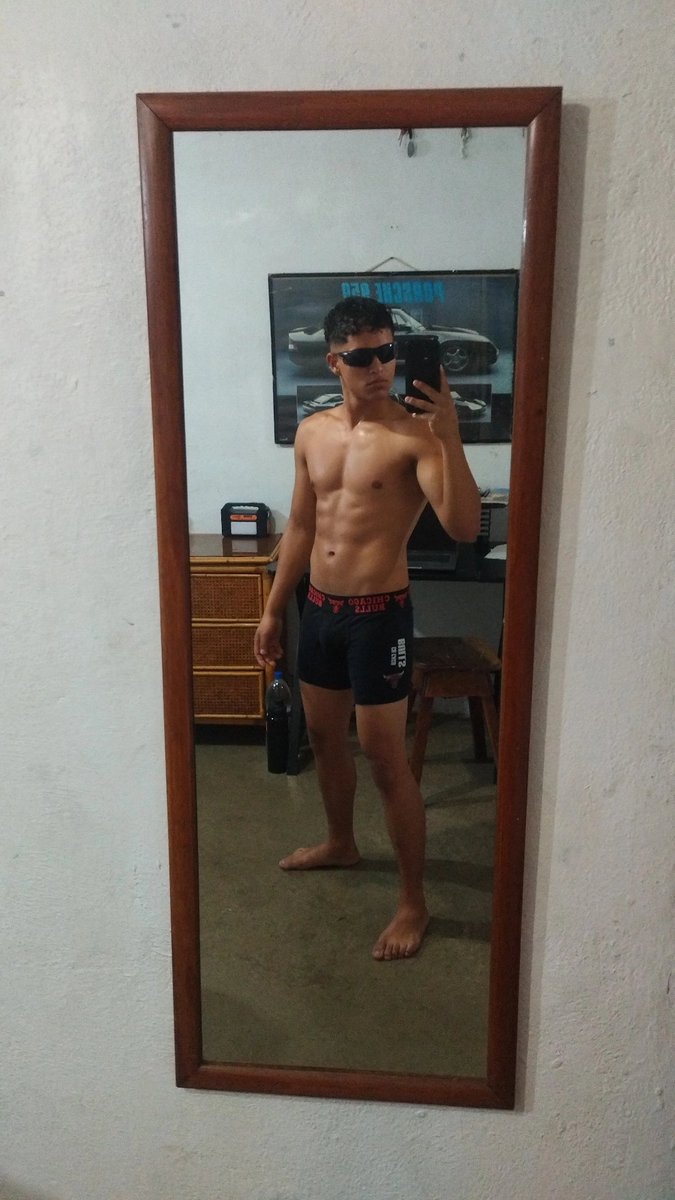 cris69ale's tweet photo. Cómo me vería mejor cogiendote... Con, o sin tatuajes? https://t.co/udUJOueIMB