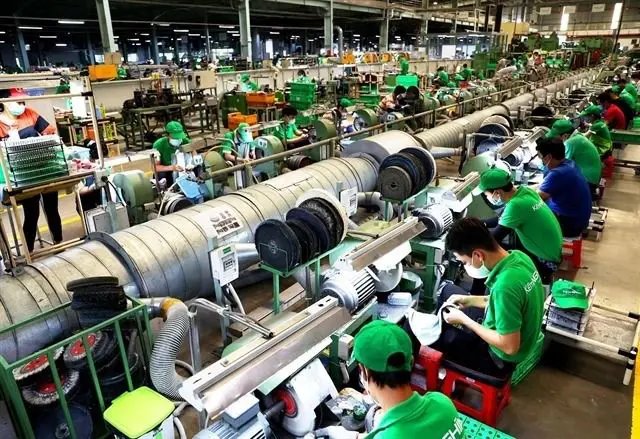 ERodDev's tweet photo. @ADBInstitute @ADB_HQ @UNESCAP @ISASNus @ARTNeTontrade @ResearchSEA W/ one-third of global trade &amp; 40% of #FDI, Asia needs to move from efficiency to resilience &amp; sustainability: industrial, trade, digital policies have added complexity to understanding #FDI for #development, says Heng Swee Keat, #Singapore National Research Foundation. https://t.co/IauWZpainF