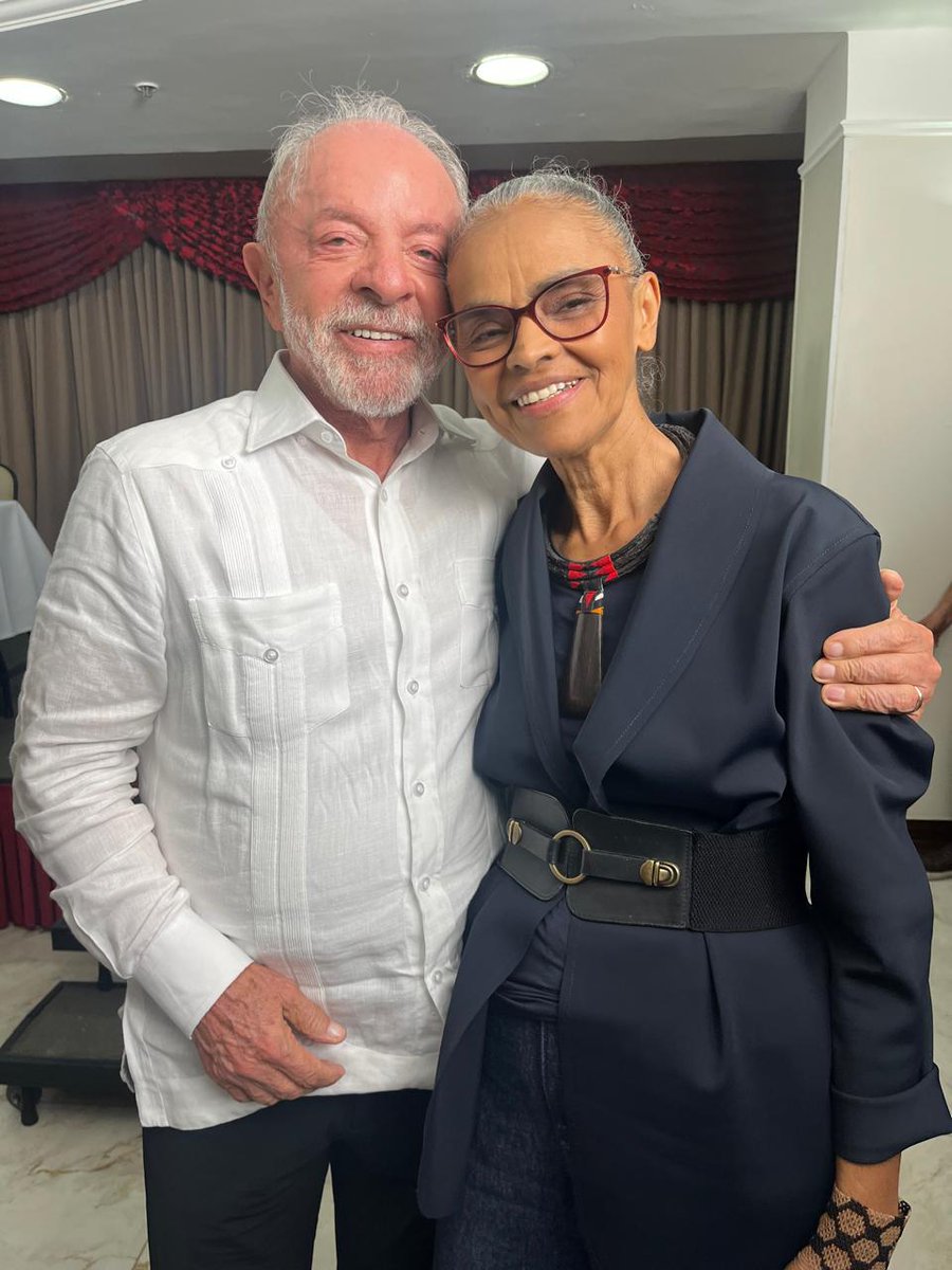 MarinaSilva's tweet photo. Reforçando o bom combate para o segundo turno! Agora é @LulaOficial! https://t.co/Bi8LY0pJ9E
