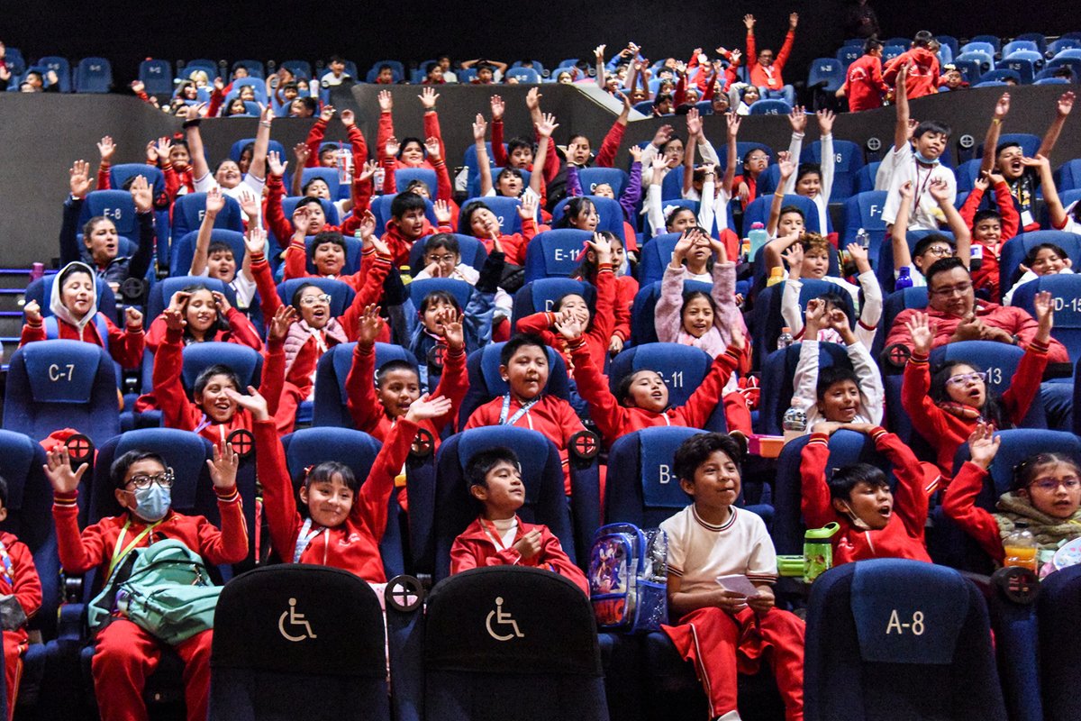 AEFCM_SEP's tweet photo. 🎬El proyecto “Vamos a la Cineteca” continúa acercando el cine y la cultura a las comunidades escolares.

En esta ocasión, 215 estudiantes de la Primaria “Álvaro Obregón” visitaron la Cineteca Nacional Xoco y disfrutaron de “Yuku y la flor del Himalaya”.

@CinetecaMexico #AEFCM https://t.co/brFUu52Le6