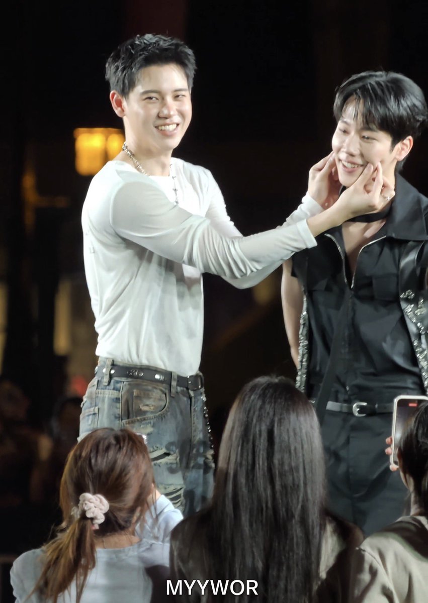 myywor's tweet photo. เขินจริงมากแรงเชียร์มีผล วอนสาววายอย่ายอมแพ้ 

PIL FAN INTIMACY
#PoliceinLoveFanEXP
#centralwOrld #หยิ่นวอร์ https://t.co/jgE2QZRJOR