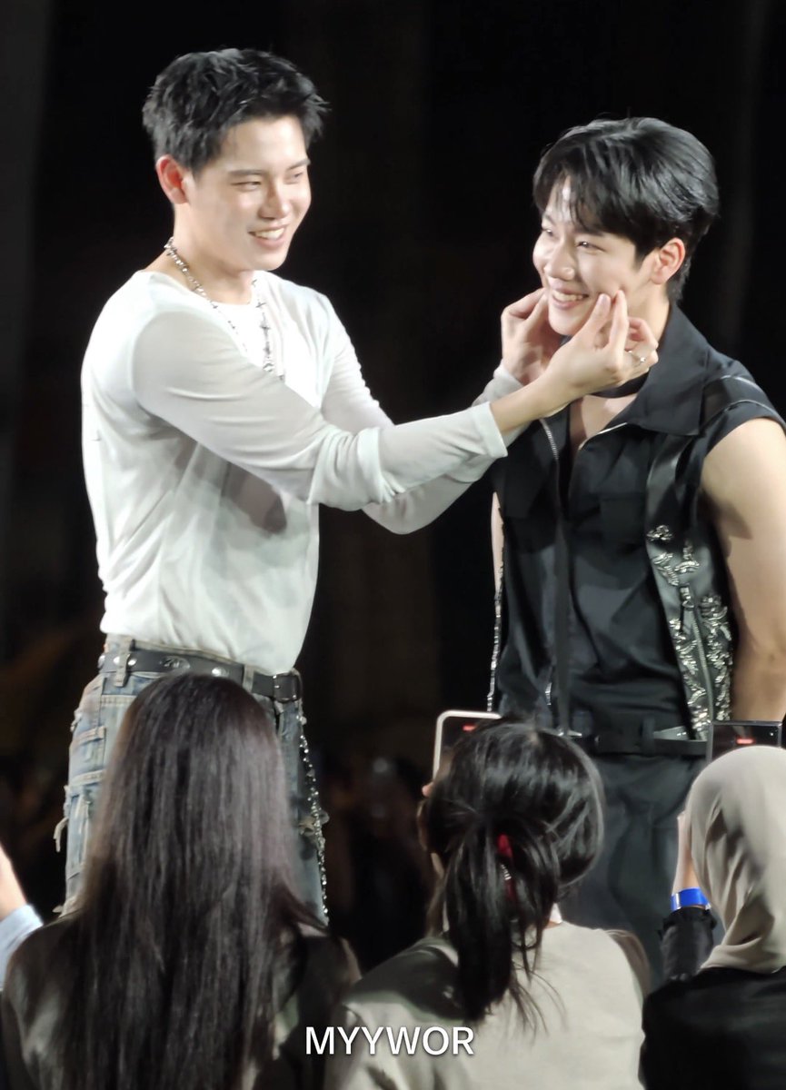 myywor's tweet photo. เขินจริงมากแรงเชียร์มีผล วอนสาววายอย่ายอมแพ้ 

PIL FAN INTIMACY
#PoliceinLoveFanEXP
#centralwOrld #หยิ่นวอร์ https://t.co/jgE2QZRJOR