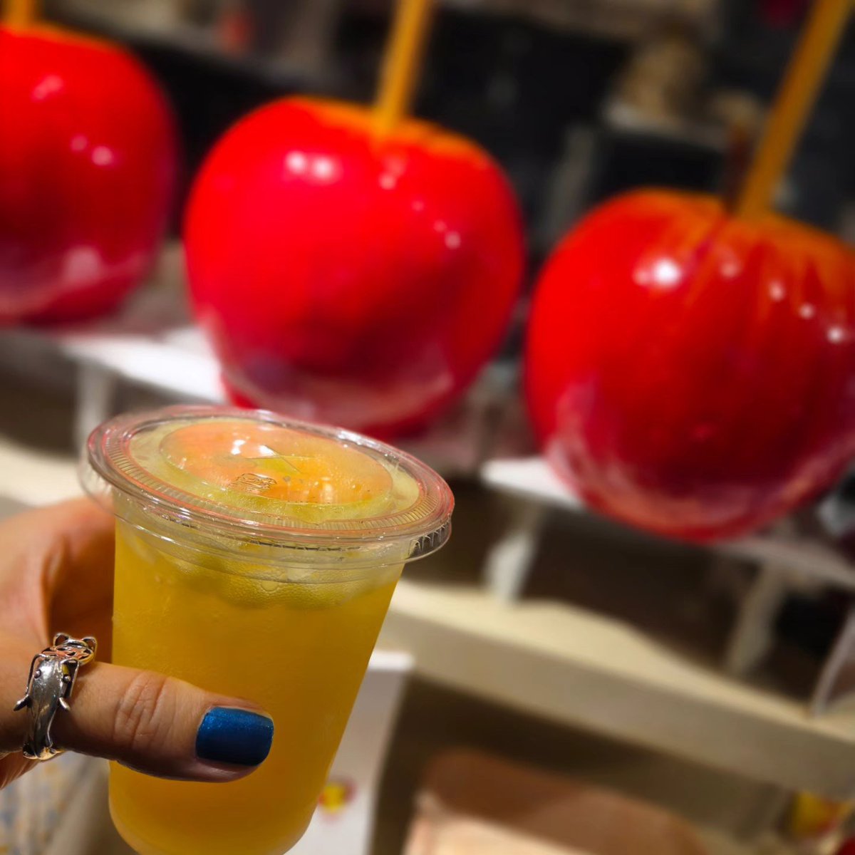 CIEL_vocal's tweet photo. やおりんCafeが今月で閉店なんだそう🥲

いつも通り待ち合わせに早めに着いたので生搾りりんごジュース🍎🍎🍎✨

ランチ行くけど← https://t.co/WndDFAjpis