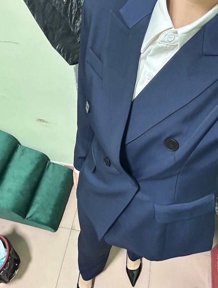 Xiqi1996's tweet photo. 我今年30岁，老公54岁。
冲破重重阻力，我们终于领取了结婚证。因为他曾经是我的公公，我是他的儿媳妇。 https://t.co/EKYbRV0HDy