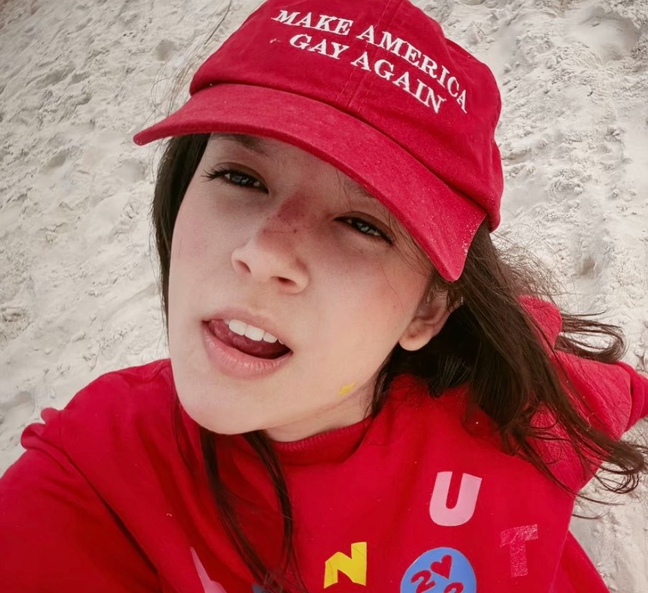 stagepopbr's tweet photo. Bel Peres (ex-Bel Para Meninas) declara apoio a LULA nas eleições e CRITICA Eduarda Campopiano em nova publicação:

“Qual é a lógica de você ser uma MULHER e votar em uma candidata que é abertamente CONTRA o feminismo, que é um movimento pelos direitos das mulheres? Sinceramente, isso chega a dar medo.”