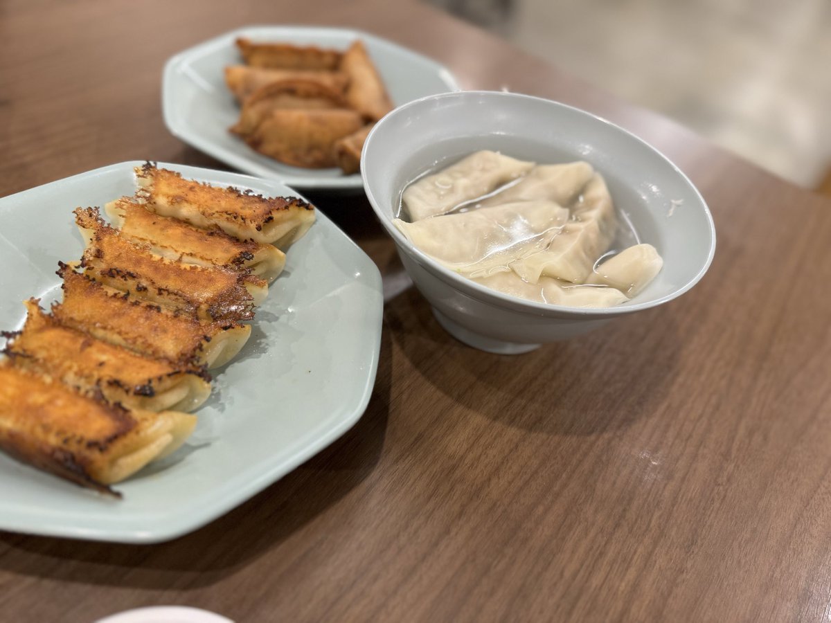 ymb_805's tweet photo. なので美味しかったもの置いておこ
宇都宮遠征の餃子🥟
餃天堂さんが駅近に新しくオープンしててワクワクで行きました美味しかったです🥟
あとお友達（もっとビーコル来て欲しい）と行ったみんみんも安定だし一緒に行けてとても楽しかったです🥟 https://t.co/JExNPZDDBI