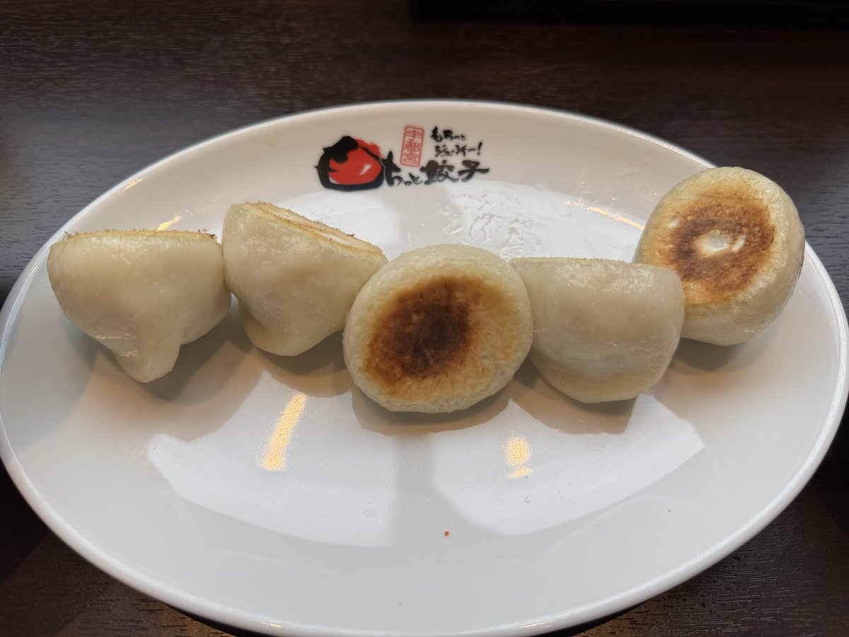ymb_805's tweet photo. なので美味しかったもの置いておこ
宇都宮遠征の餃子🥟
餃天堂さんが駅近に新しくオープンしててワクワクで行きました美味しかったです🥟
あとお友達（もっとビーコル来て欲しい）と行ったみんみんも安定だし一緒に行けてとても楽しかったです🥟 https://t.co/JExNPZDDBI