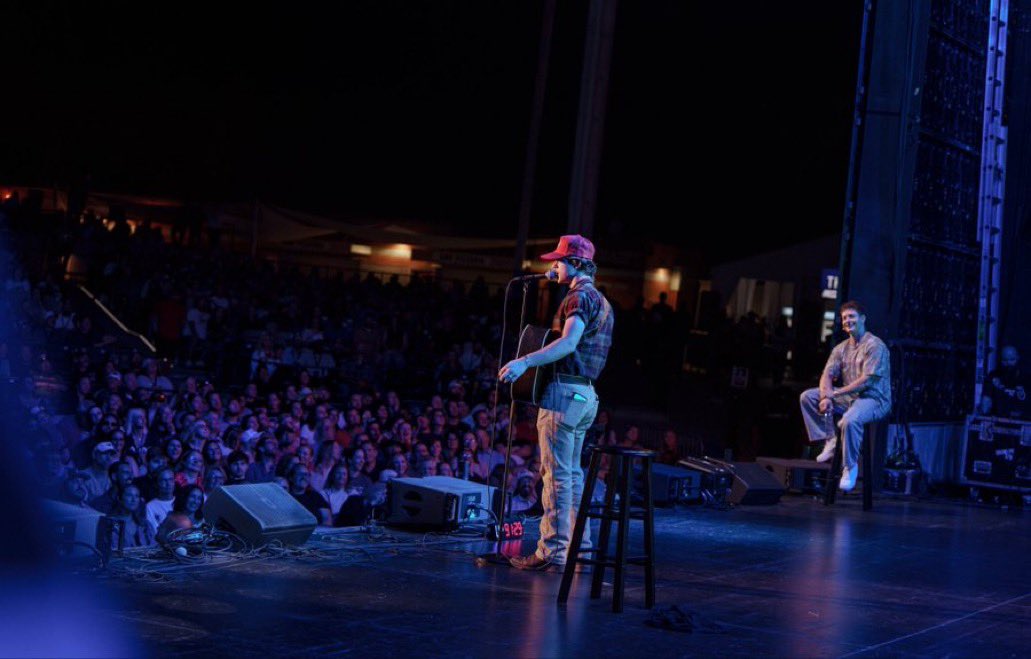 Matt_Rife306's tweet photo. ARKANSAS was a blast!!
Shoutout toy buddy Waylon Wyatt for surprising us with a few songs to close it out 🫶🏻 https://t.co/vZoUvogclK