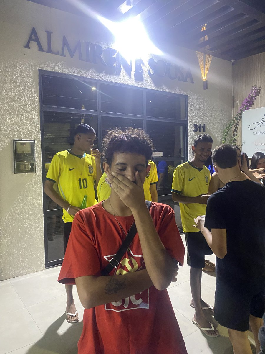 isaamauriii's tweet photo. KKKKKK a melhor imagem do ano https://t.co/f6ha6rfH8L