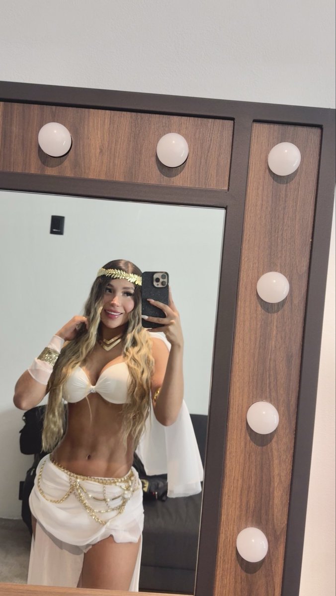 camilavegaas19's tweet photo. Ya lista para la grabación con fuerza regida y Neton Vega #cdmx 🎥🔥 https://t.co/wcLoenYk9h