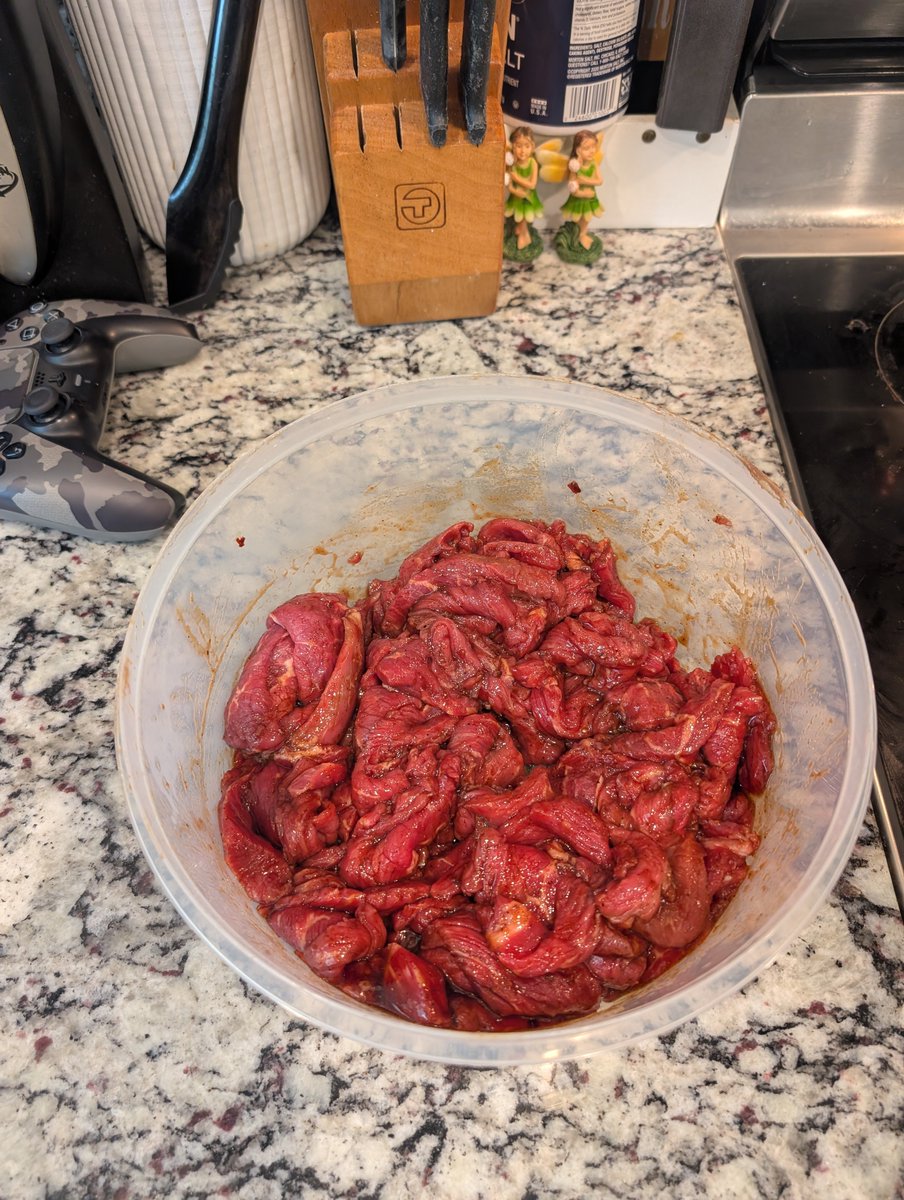 mosinztv's tweet photo. Beef jerky success rate 100%! https://t.co/irPU23RAzG
