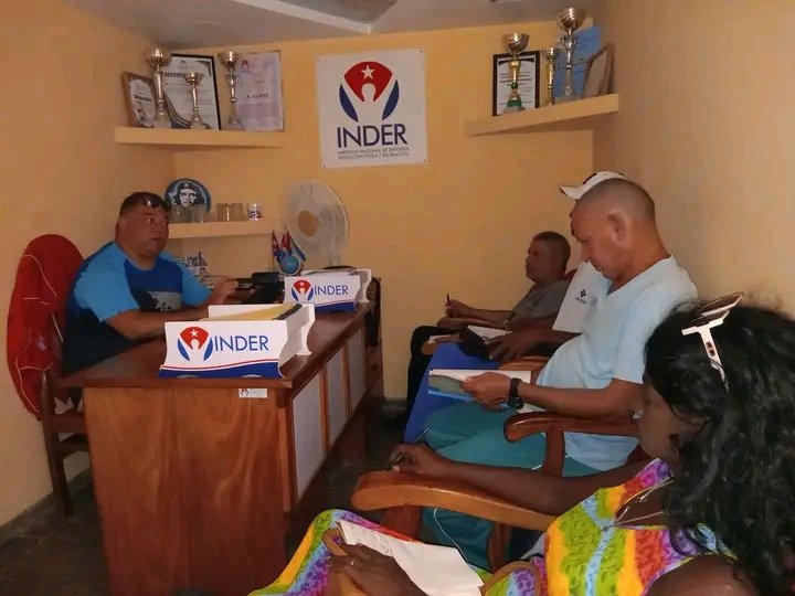 PedroACeja3414's tweet photo. #InderGuane 
A pesar de la situación que presenta el país para la movilidad los directores de los combinados deportivos de nuestro municipio #Guane hacen un esfuerzo y participan en la puntualización semanal cada lunes. #GenteaQueSuman. https://t.co/iuNVmjIgEB