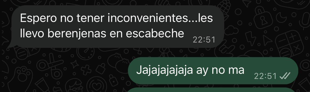 vickitage's tweet photo. pruebas de que mi mamá quiere más a mi novio se viene desde cba en avión en esta:

(a mi no me gustan las berenjenas)
(son las favoritas de él) https://t.co/TcZbRKTUxL
