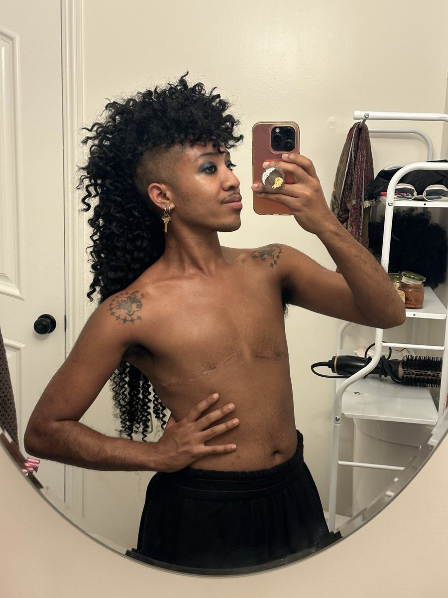 oracleofmurphy's tweet photo. my partner did such a phenomenal job on my hair y’all i’m in LOVEEEEE https://t.co/YiB2TweTz1