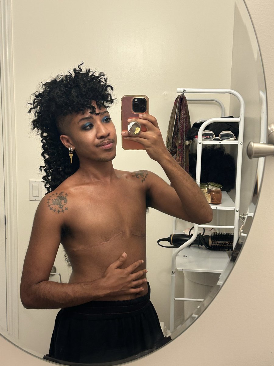 oracleofmurphy's tweet photo. my partner did such a phenomenal job on my hair y’all i’m in LOVEEEEE https://t.co/YiB2TweTz1