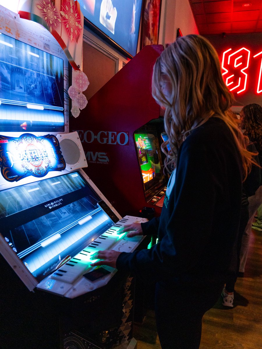 UNDwbasketball's tweet photo. Had fun at the arcade!👾🕹️

#UNDproud | #LGH https://t.co/AnSZLmR2HG
