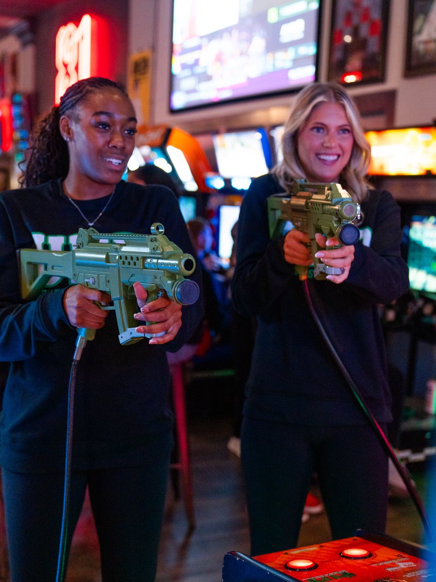 UNDwbasketball's tweet photo. Had fun at the arcade!👾🕹️

#UNDproud | #LGH https://t.co/AnSZLmR2HG