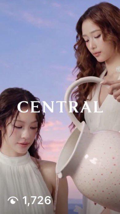 almostlastaug's tweet photo. ป้ายทั่วกรุง Central ท่านเสิร์ฟมา เราเสิร์ฟกลับ มีพี่บอกพี่ มีน้องบอกน้อง มีพ่อบอกพ่อ มีแม่บอกแม่

🔗 : https://t.co/lAIfXWUQvj

เอนเกจเสร็จแล้วพากันออกจากบ้านไปช้อป ที่ Central ใกล้บ้านท่านค้าบ🤍🤍🤍

#centralanniversary2026
#น้ำตาลฟิล์ม #namtanfilm https://t.co/vDOwkwtEPn