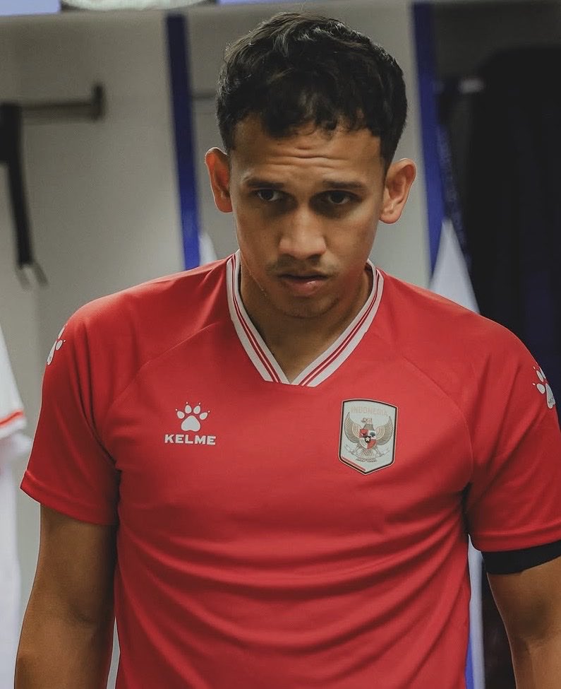 utdfocusid's tweet photo. Namanya mungkin gak masuk papan skor atau assist, tapi permainan berubah sejak beliau masuk..

Hats off, Egy Maulana Vikry.. 🫡 https://t.co/hAGt8MF98L