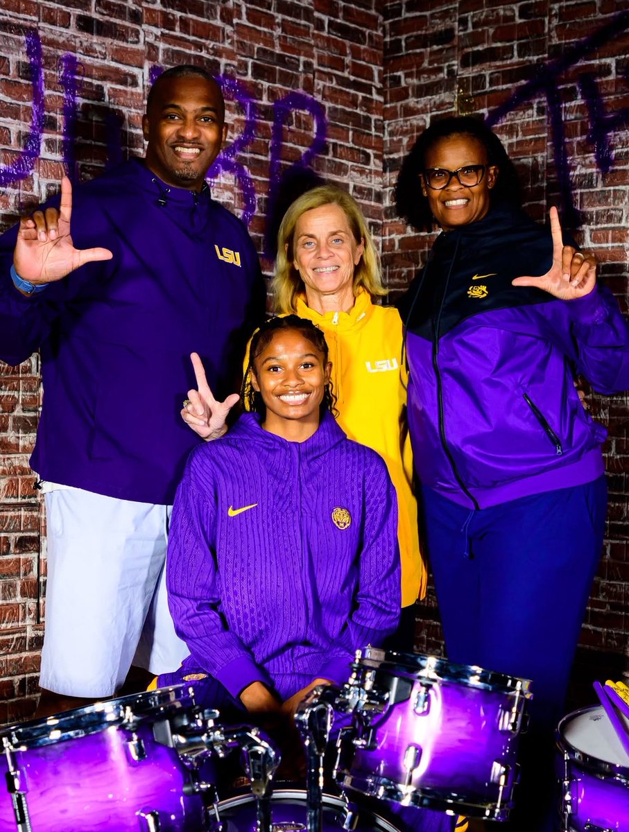 EJayArrow's tweet photo. 5⭐️ recruit Qandace Samuels (ranked #10 in the Class of 2027) on her OV to LSU 🐯 https://t.co/QRrGrIQ1TW