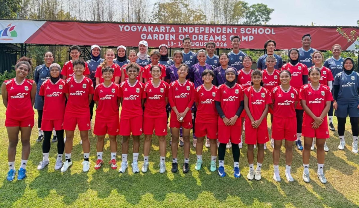 womensfootie_id's tweet photo. Now, can we have the same publications, same vibes, and same treatment for our women's senior national team at the friendly match (vs Armenia & Jordan) and the U17 Girls team at Asian Cup U17 Qualifiers? 

Thank you......

@TimnasIndonesia @PSSI 

📷: Instagram dari Helsya dan Jezlyn