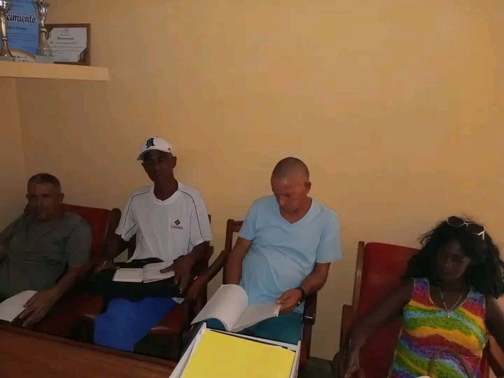 PedroACeja3414's tweet photo. #InderGuane 
A pesar de la situación que presenta el país para la movilidad los directores de los combinados deportivos de nuestro municipio #Guane hacen un esfuerzo y participan en la puntualización semanal cada lunes. #GenteaQueSuman. https://t.co/iuNVmjIgEB
