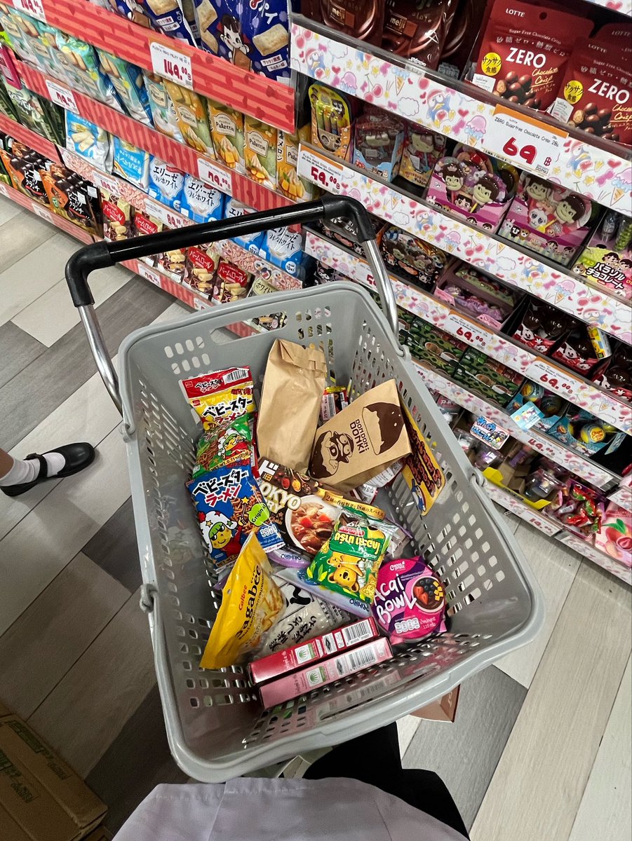urworlddaisyy's tweet photo. แอบไปขึ้นเมทริกซ์กับแสงเชิงคลื่นมาด้วย finmak แร้วก้อ ๆ ตุนขนม 🥣🍮💘 https://t.co/Jomr8sO0Np