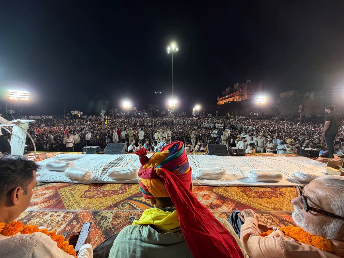 RPS_Bichhawari's tweet photo. लोकतंत्र में हर जायज़ सवाल को सुनना जरूरी है।
#MediaMustCoverSimplification https://t.co/LpIqJFj63z