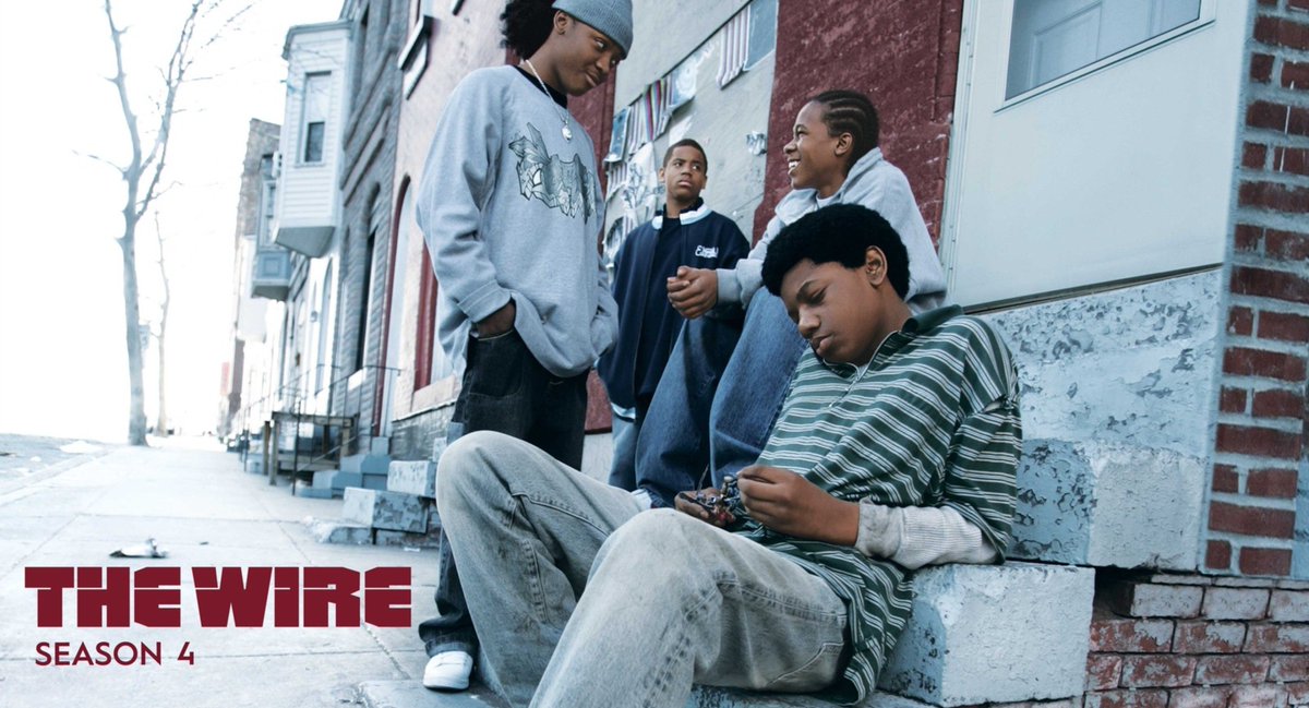 alejandrocsome's tweet photo. No somos horarios estos, pero termine la temporada cuatro de The Wire y creo que nunca vi algo tan bien hecho, sutil, crudo, horrible y maravilloso. Que bien escrita que está, que honesto y duro todo el paseo hasta aca. Panteon de series total.

Cuando me recupere arranco la 5ta. https://t.co/k6lzp366bD